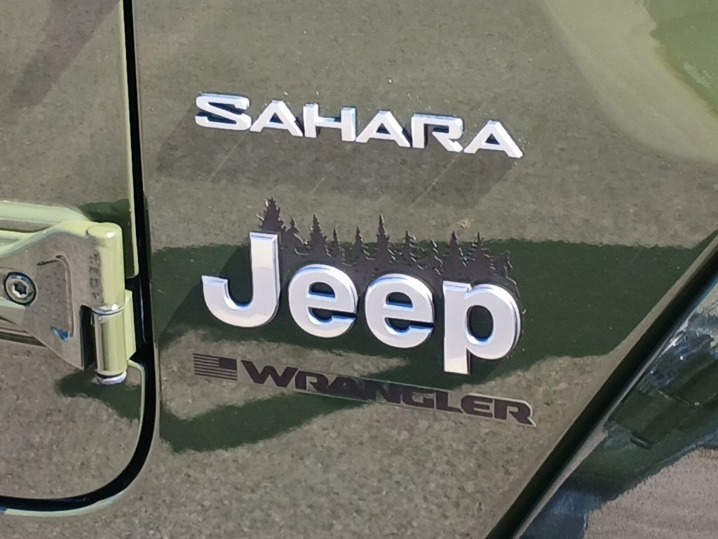 Used 2023 Green Jeep Sahara image 29
