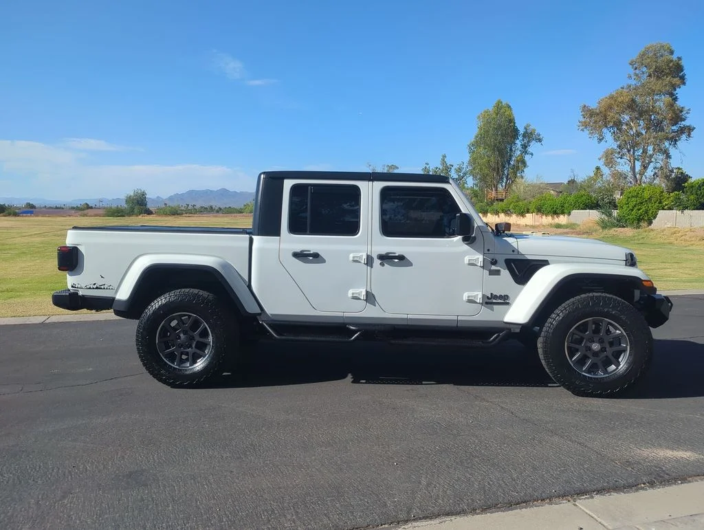 Used 2021 White Jeep Sport image 7