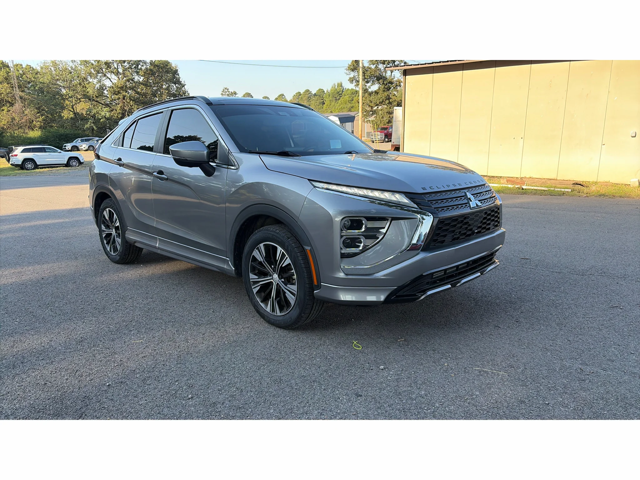 Used 2022  Mitsubishi SEL image 2