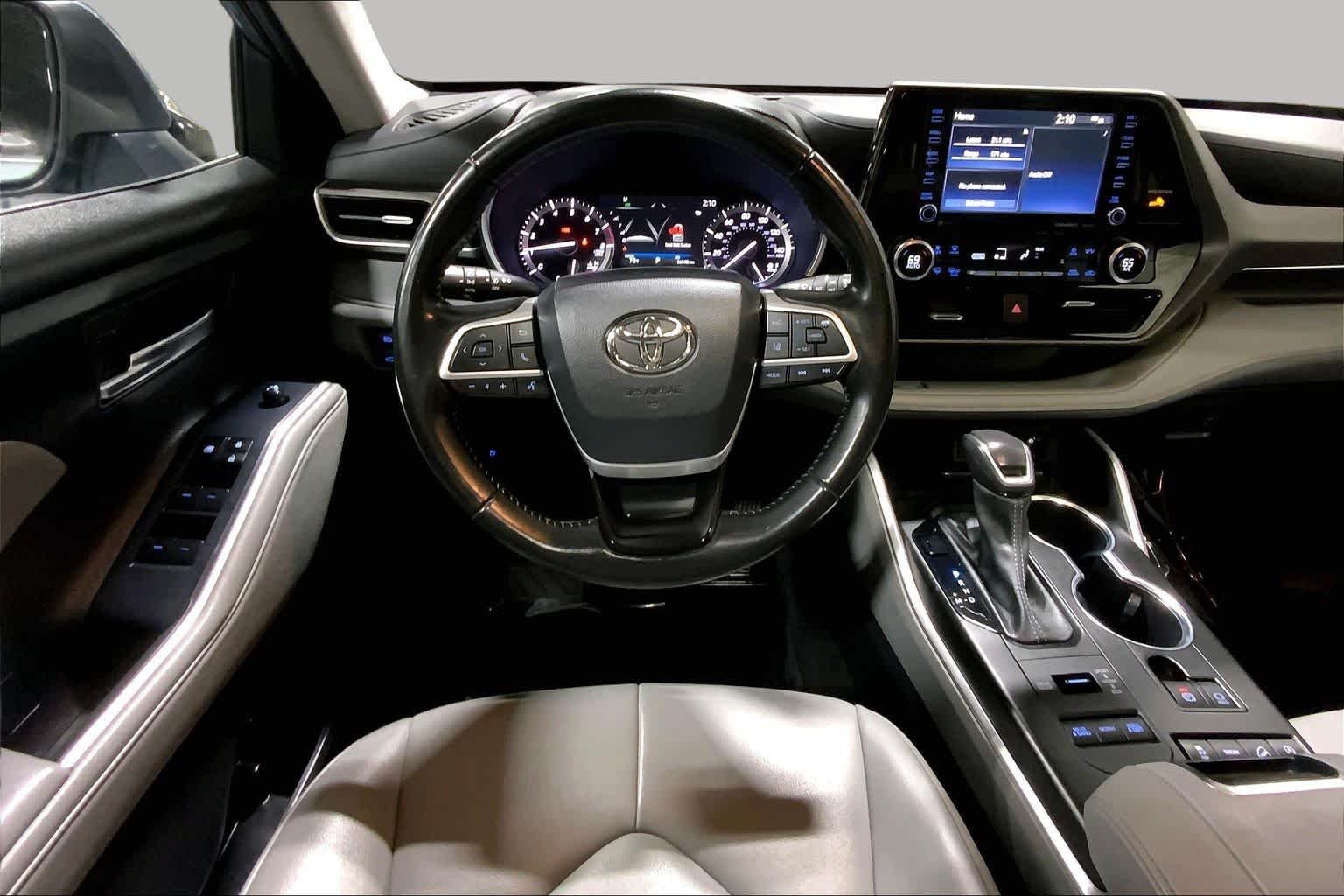 Used 2022 Moon Dust Toyota XLE image 6