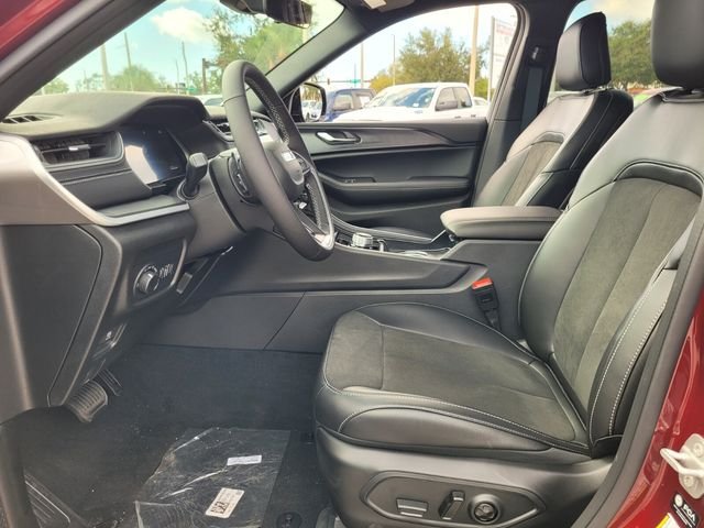 New 2025 Velvet Red Pearl-Coat Exterior Paint Jeep Altitude image 13