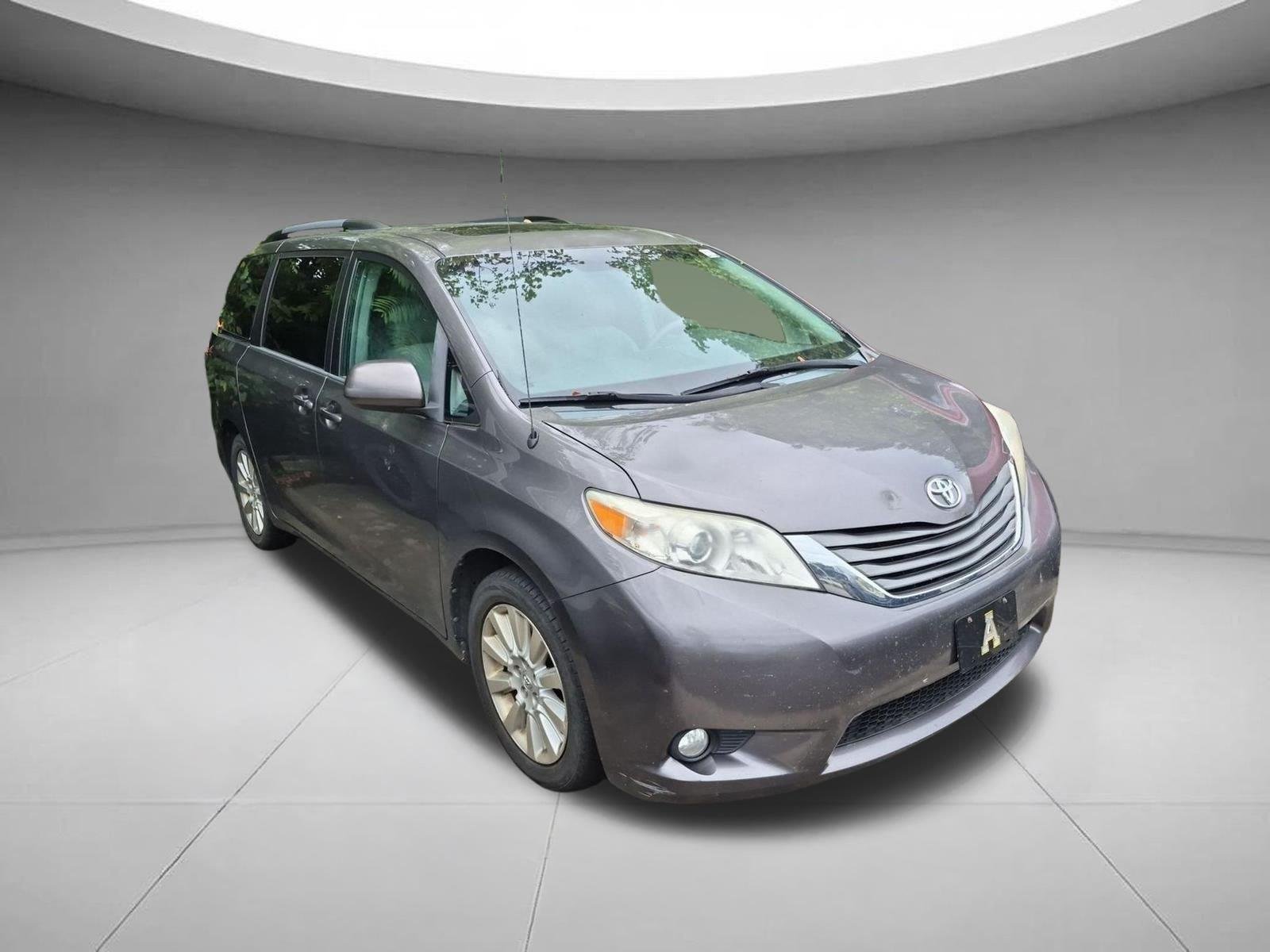 Used 2013 Shoreline Blue Pearl Toyota Ltd image 3