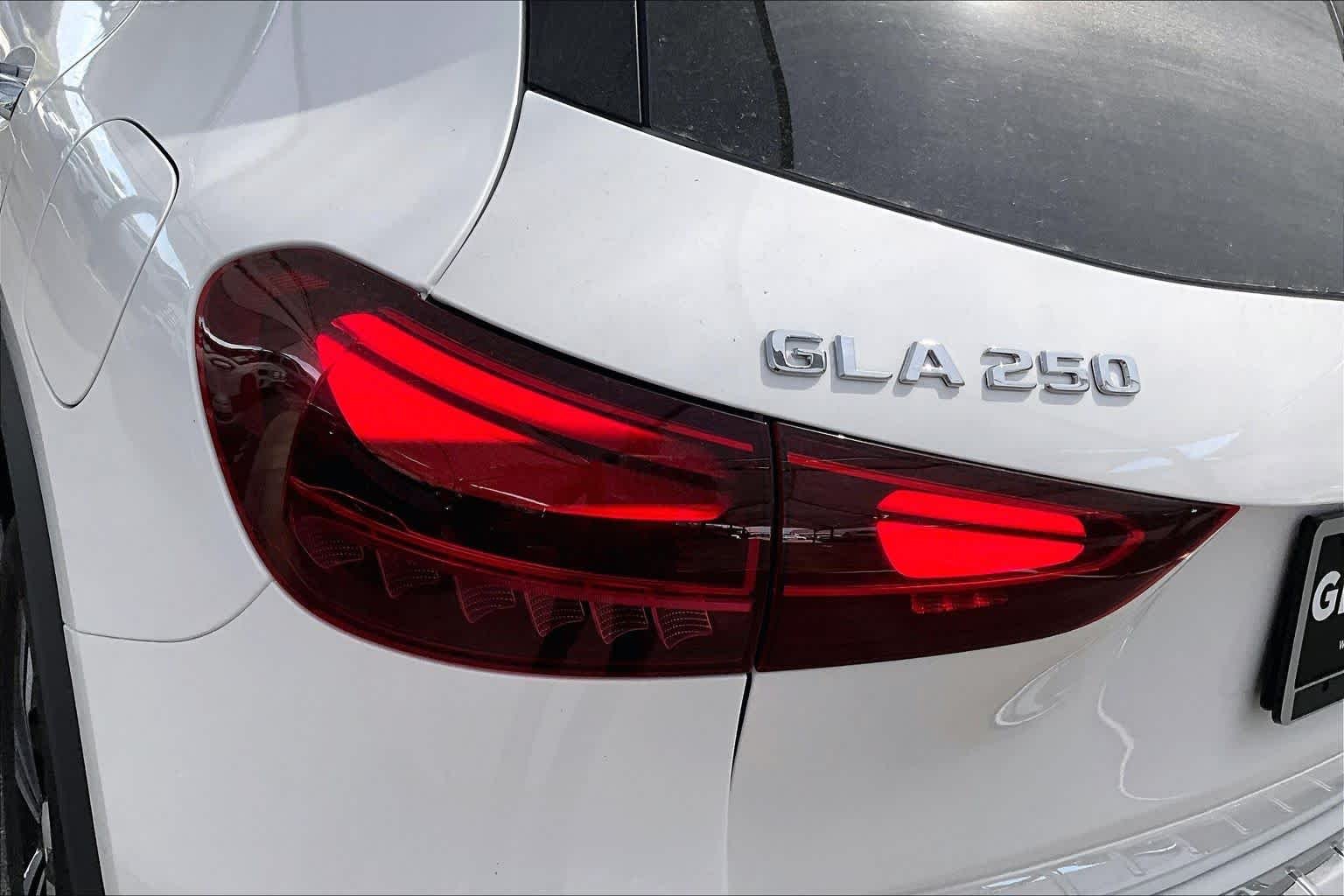 New 2026 Polar White Mercedes-Benz GLA 250 image 6