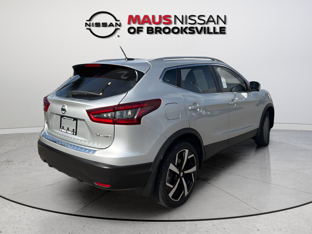 Used 2022 Silver Nissan SL image 8