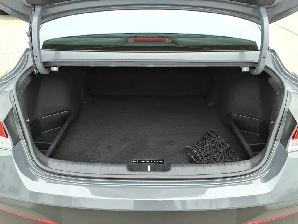 Used 2025 Gray Hyundai SEL Sport image 7