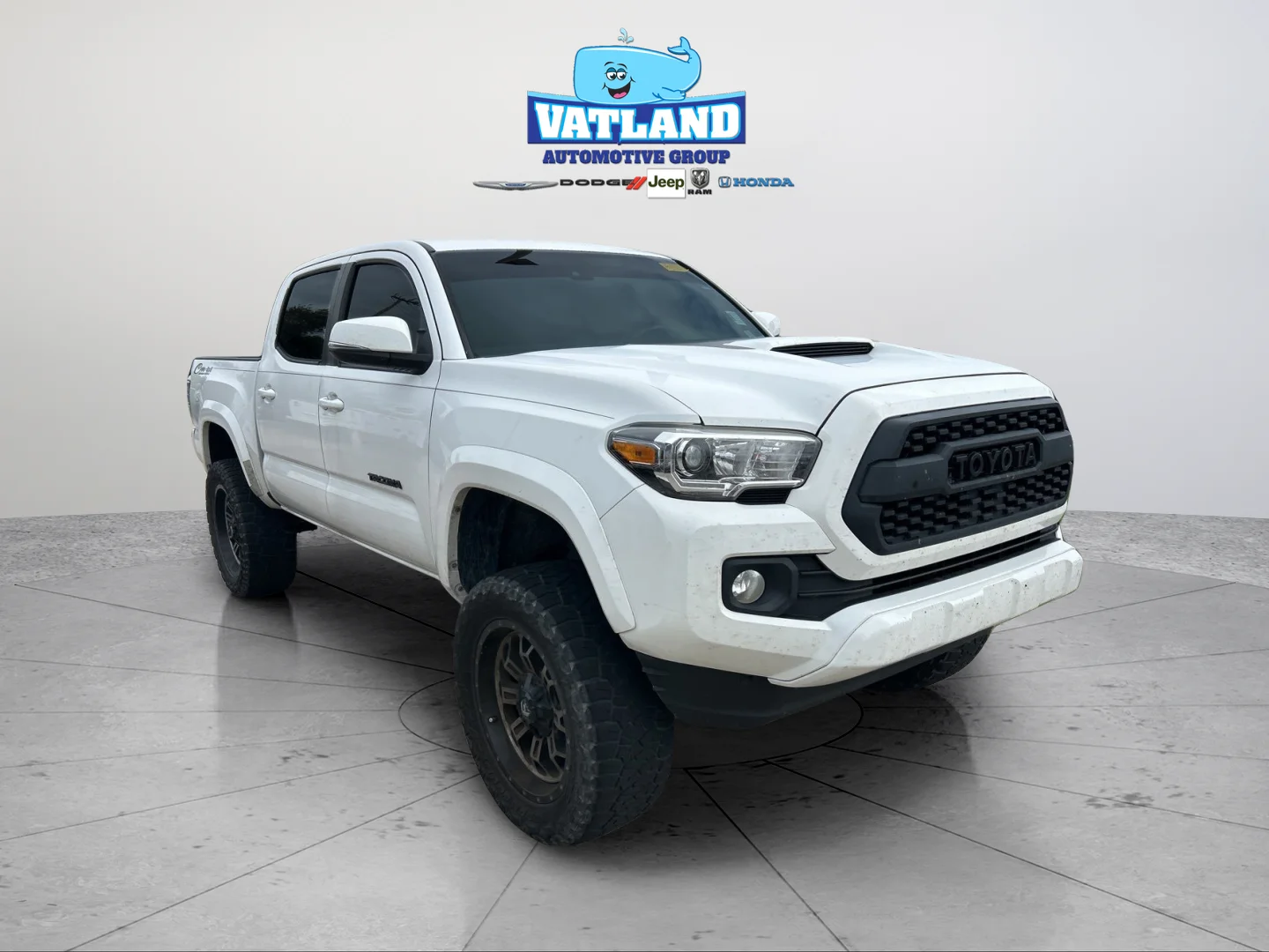 Used 2020 Super White Toyota TRD Sport image 22
