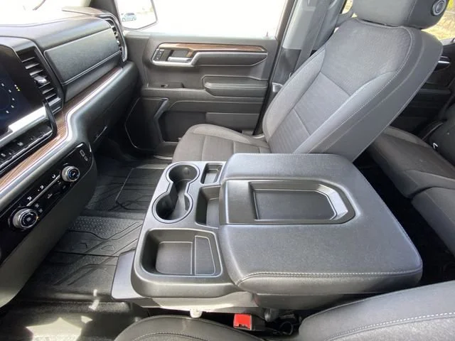 Used 2024 Summit White Chevrolet LT image 21