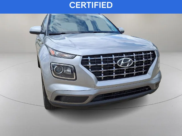 Used 2023 Silver Hyundai SEL image 2
