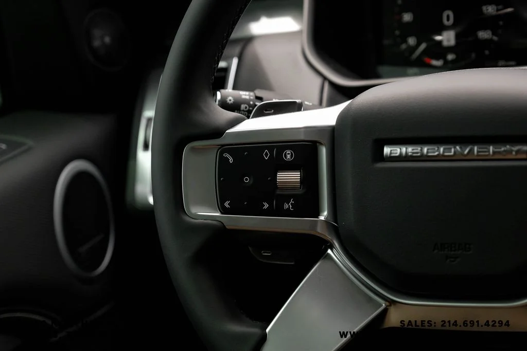 New 2026 Santorini Black Metallic Land Rover Dynamic SE image 15