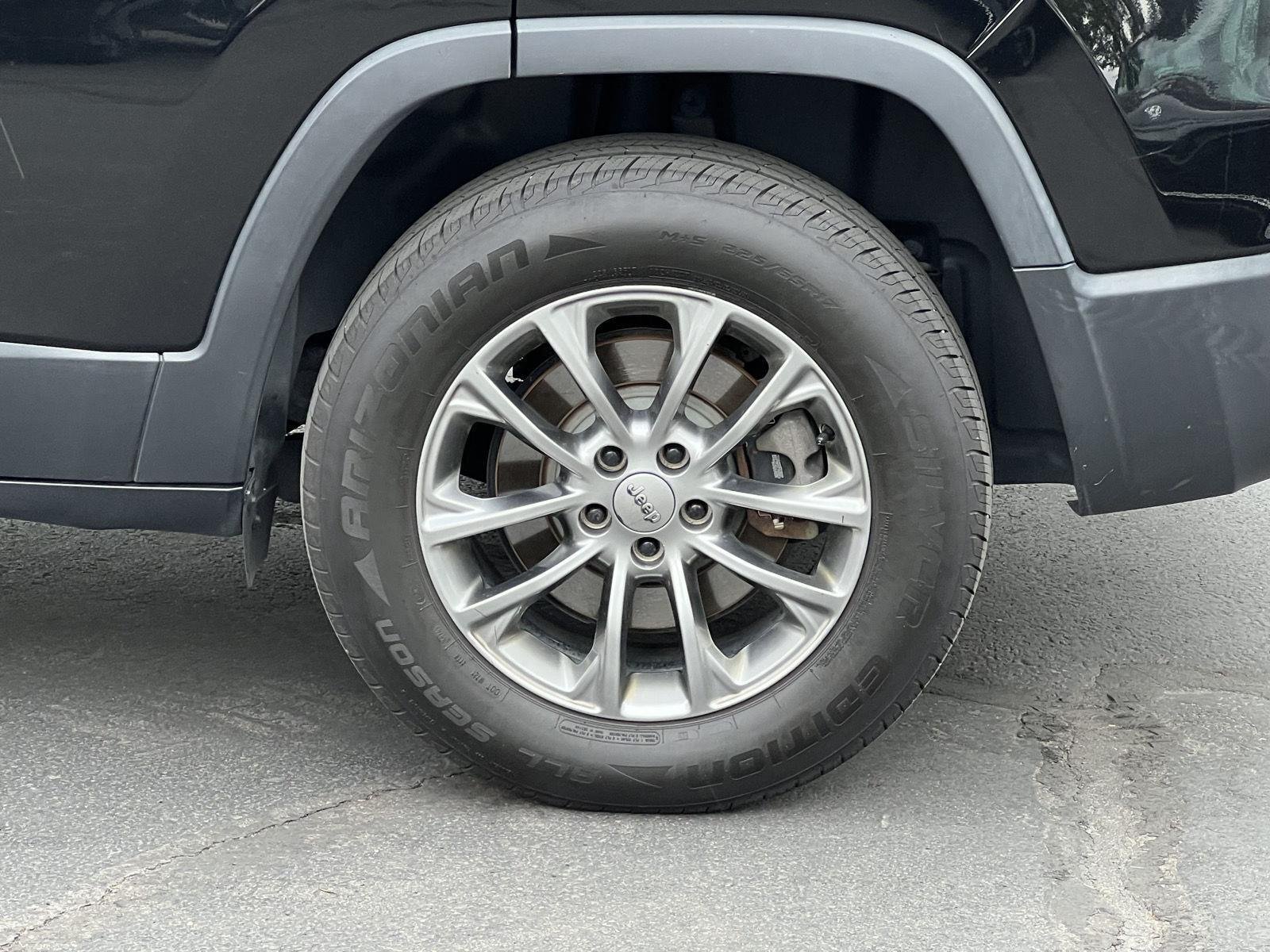 Used 2019 Diamond Black Crystal Pearlcoat Jeep Latitude Plus image 14