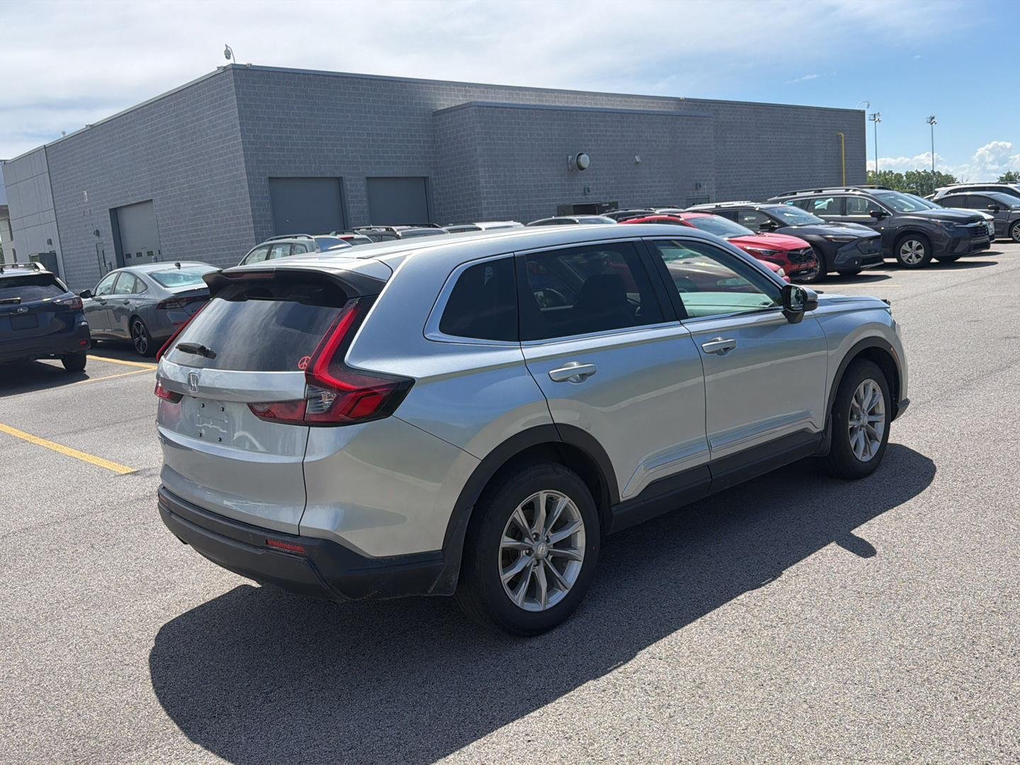 Used 2025 Solar Silver Metallic Honda EX-L image 4