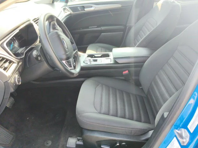 Used 2019 Blue Ford SE image 12