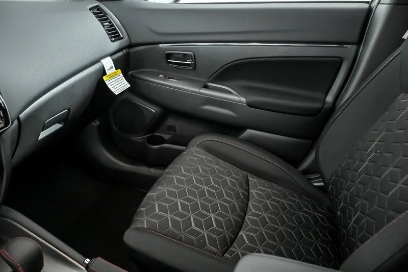 New 2026 White Diamond Mitsubishi Trail Edition image 23