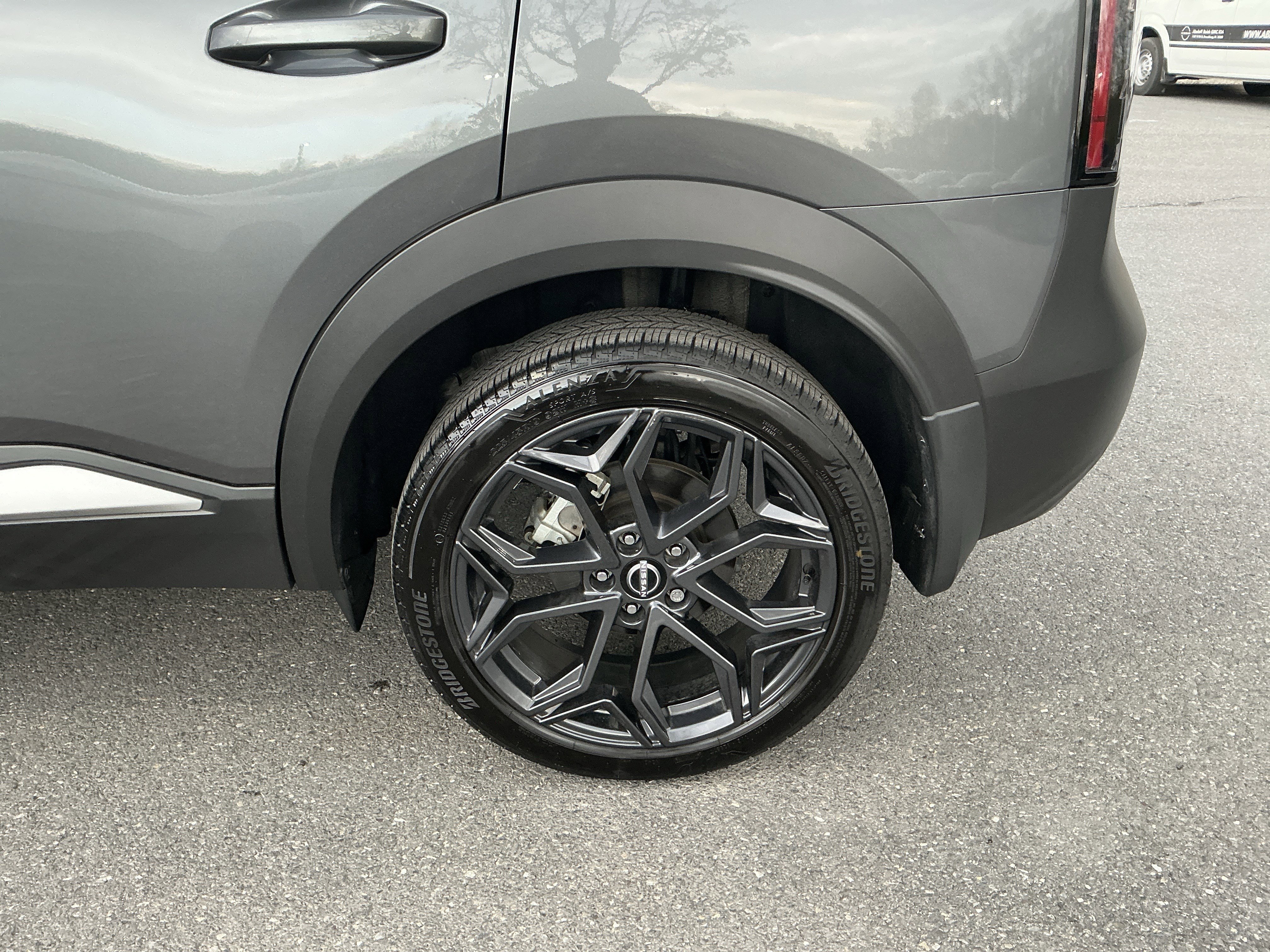Used 2025 Gun Metallic/Super Black Nissan  image 9