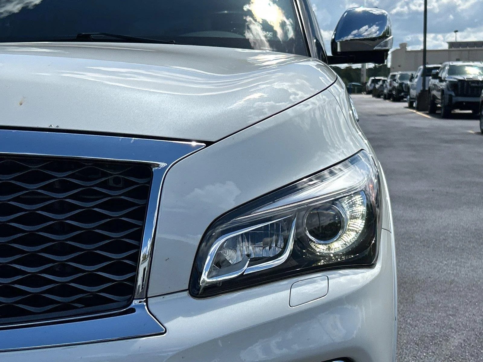 Used 2015 Majestic White INFINITI 4WD image 12