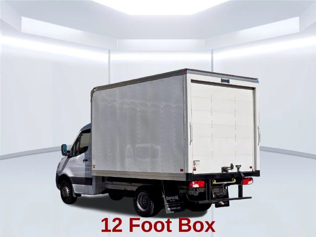 Used 2024  Mercedes-Benz Standard Roof image 14