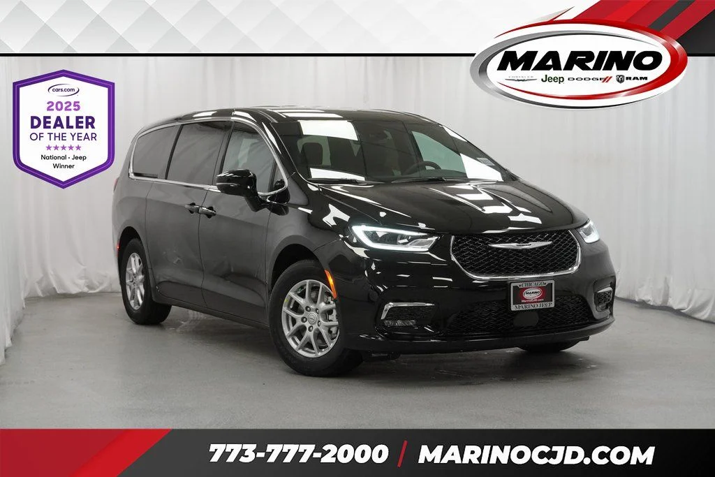 2026 Chrysler Pacifica Select's photo