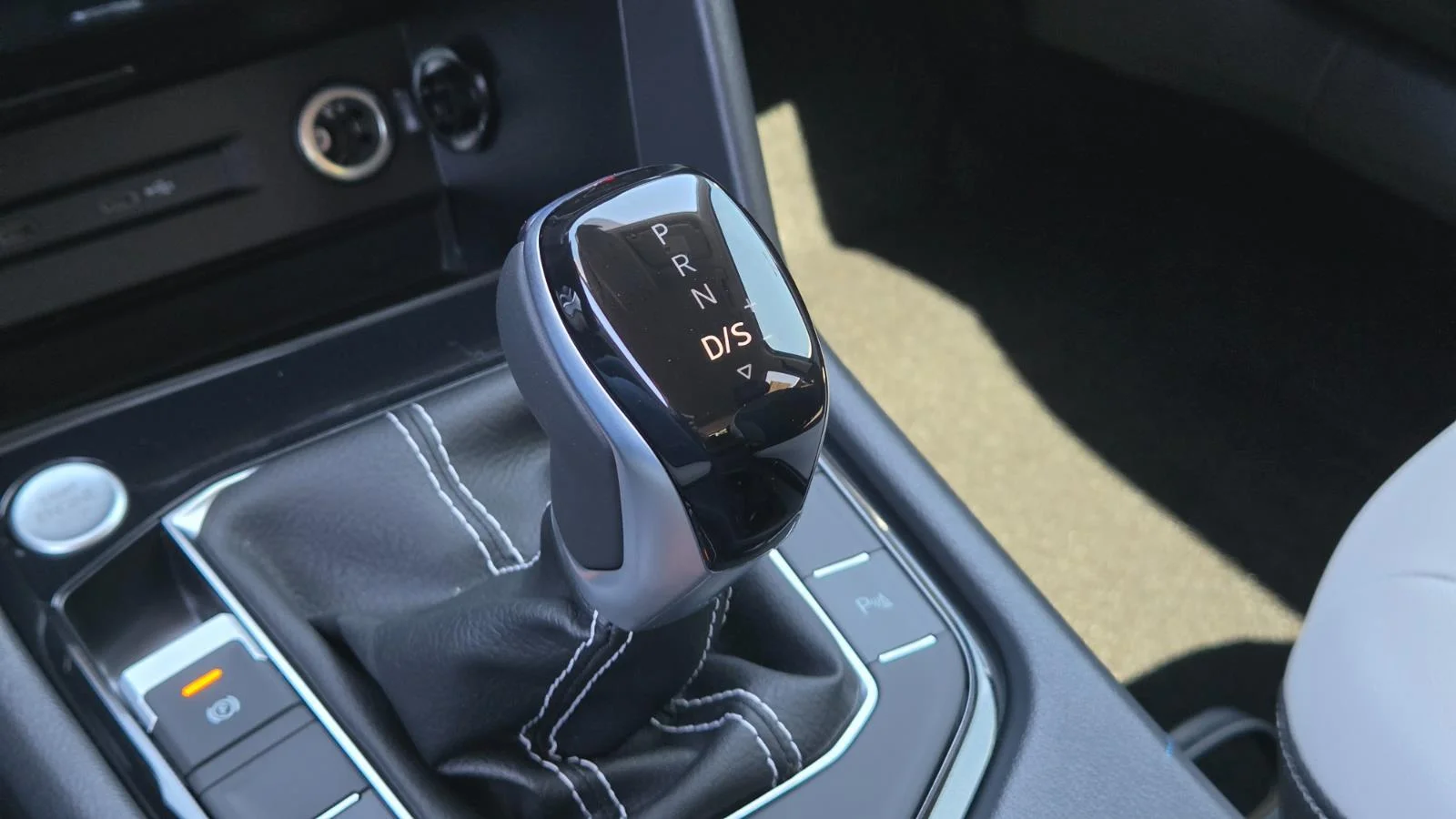 2025 Volkswagen Taos SE - Photo 36