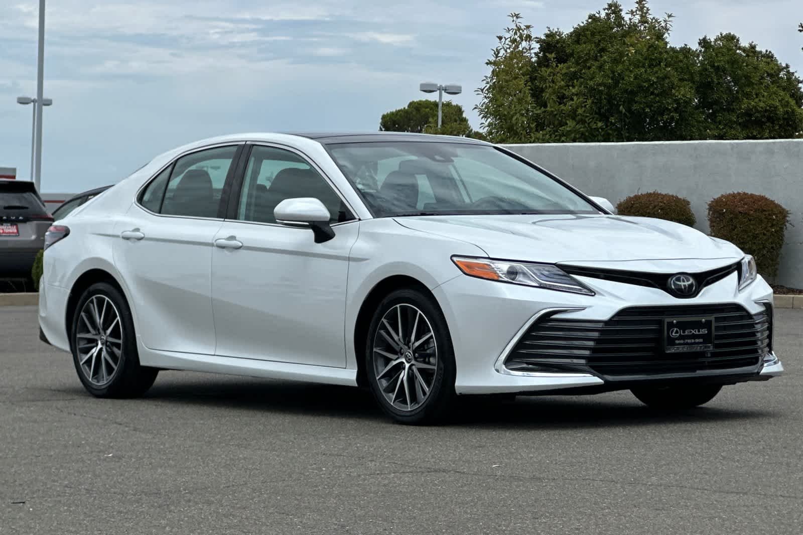 Used 2022 Wind Chill Pearl Toyota XLE image 5