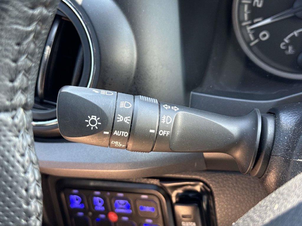Used 2022  Toyota SR image 38