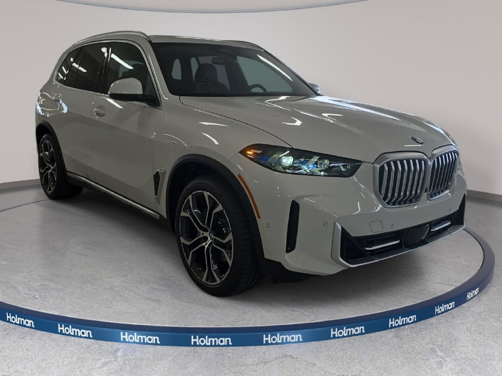 Used 2026 Alpine White BMW sDrive40i image 2