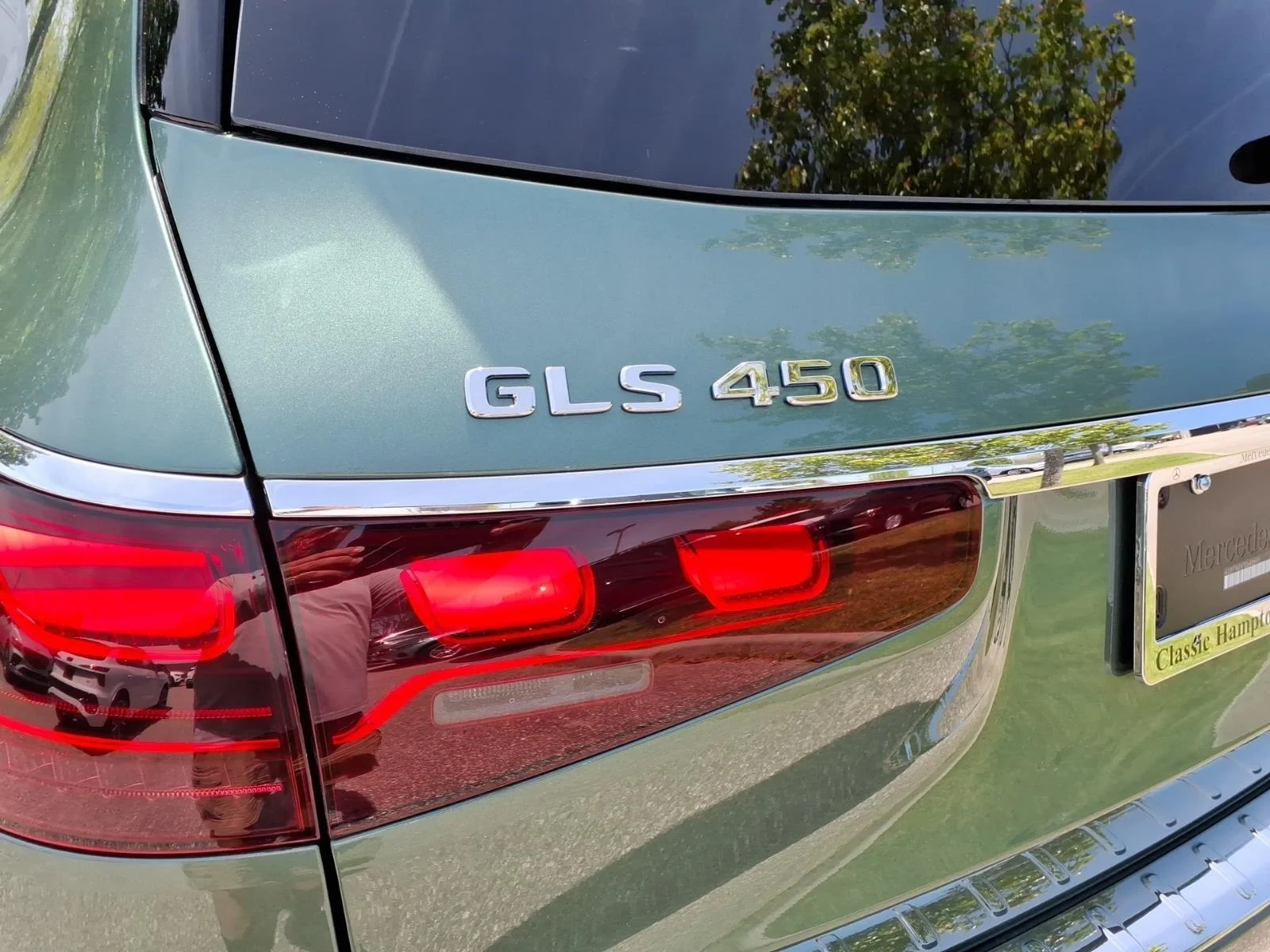 New 2026 MANUFAKTUR Ireland Mid Green Metallic Mercedes-Benz GLS 450 image 9