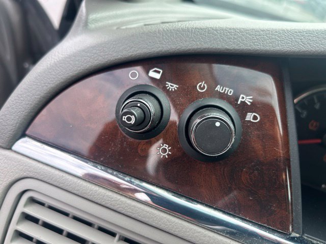 Used 2008 Gray Buick CXL image 13