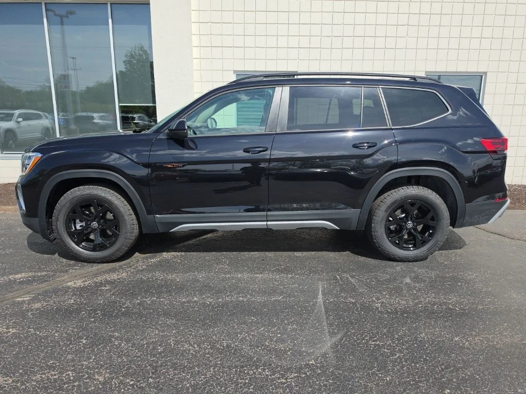 New 2026 Deep Black Pearl Volkswagen 2.0T Peak Edition image 2