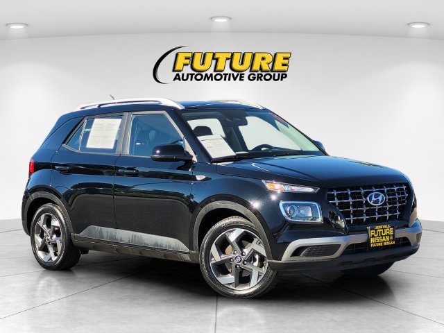 Used 2025 Black Hyundai SEL image 1