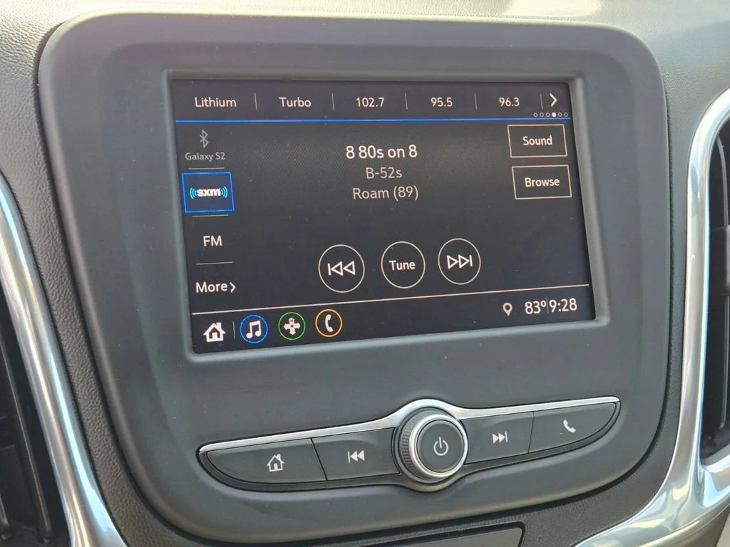 Used 2020 SUMMIT WHITE Chevrolet LT image 18
