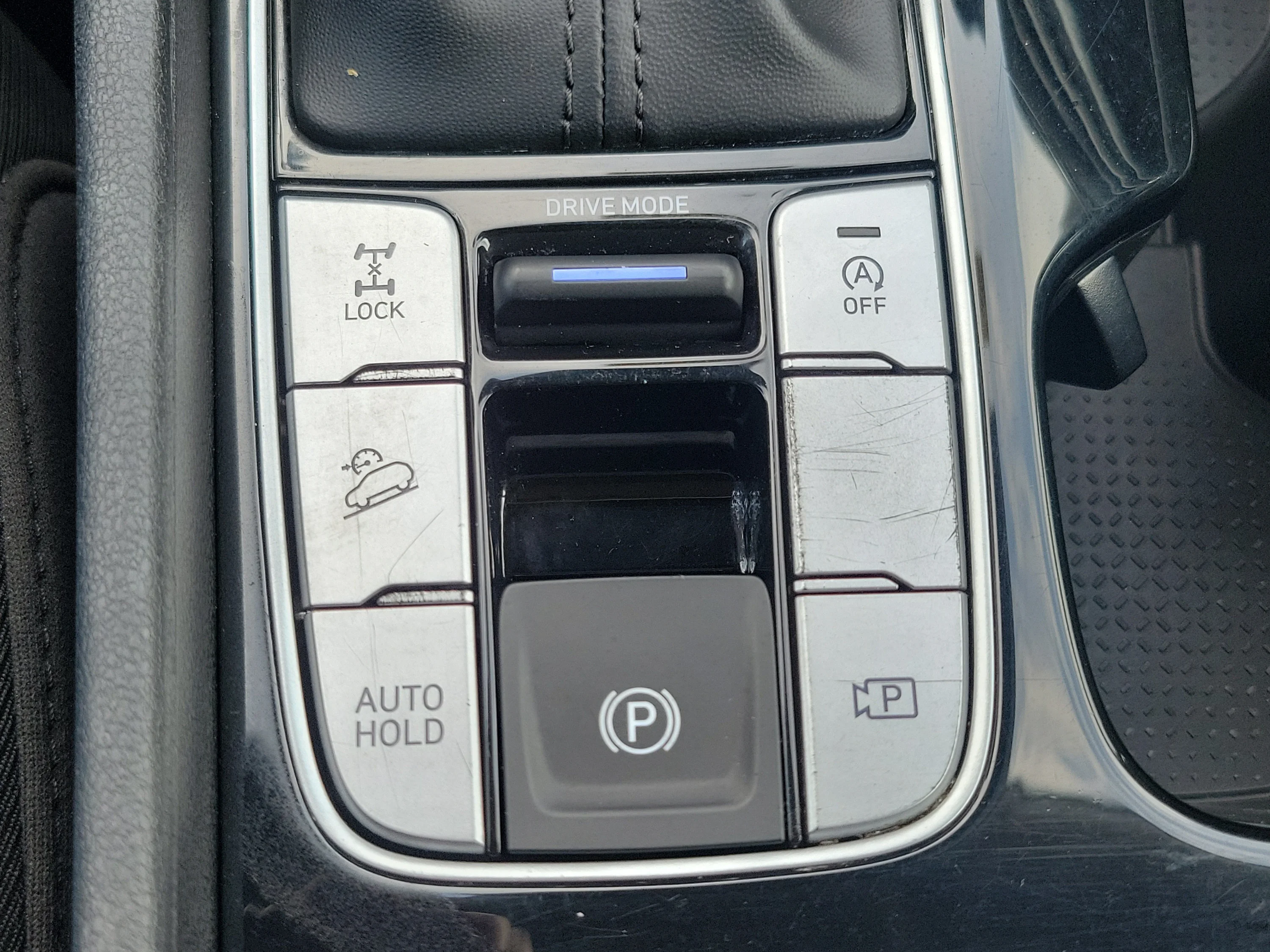 Used 2025 Ultimate Red Hyundai SEL image 31
