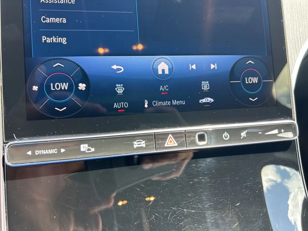 Used 2025  Mercedes-Benz GLC 300 image 36