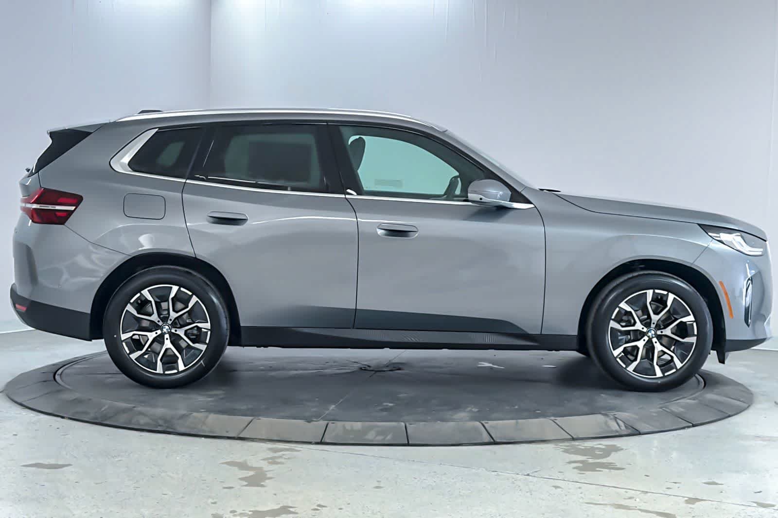 New 2026 Skyscraper Grey Metallic BMW 30 xDrive image 8