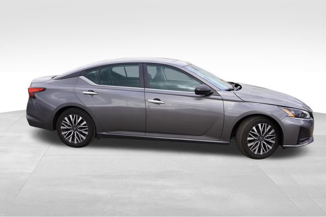Certified 2024 Nissan Altima SV with VIN 1N4BL4DV0RN370724 for sale in Roseville, MN