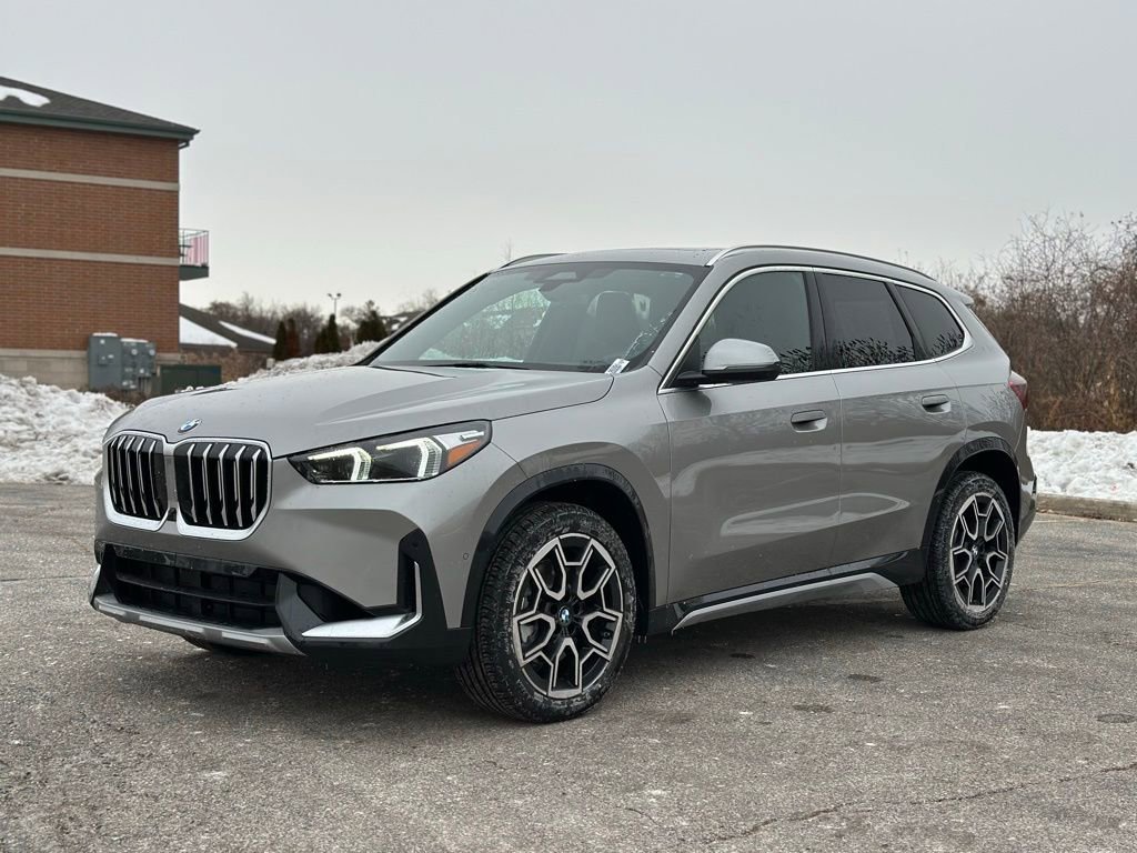 New 2026 Space Silver Metallic BMW xDrive28i image 3