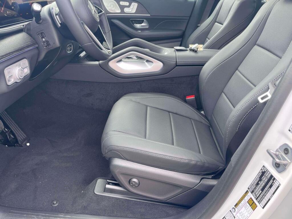 New 2026 MANUFAKTUR Moonlight White Metallic Mercedes-Benz GLE 450 image 15