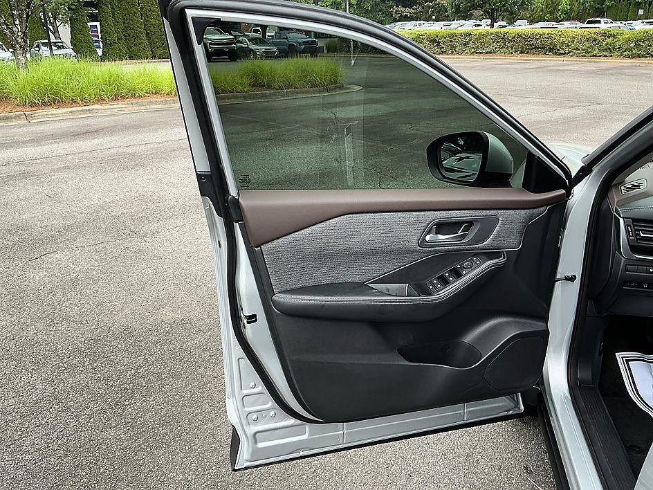 Used 2023 Brilliant Silver Metallic Nissan SV image 12
