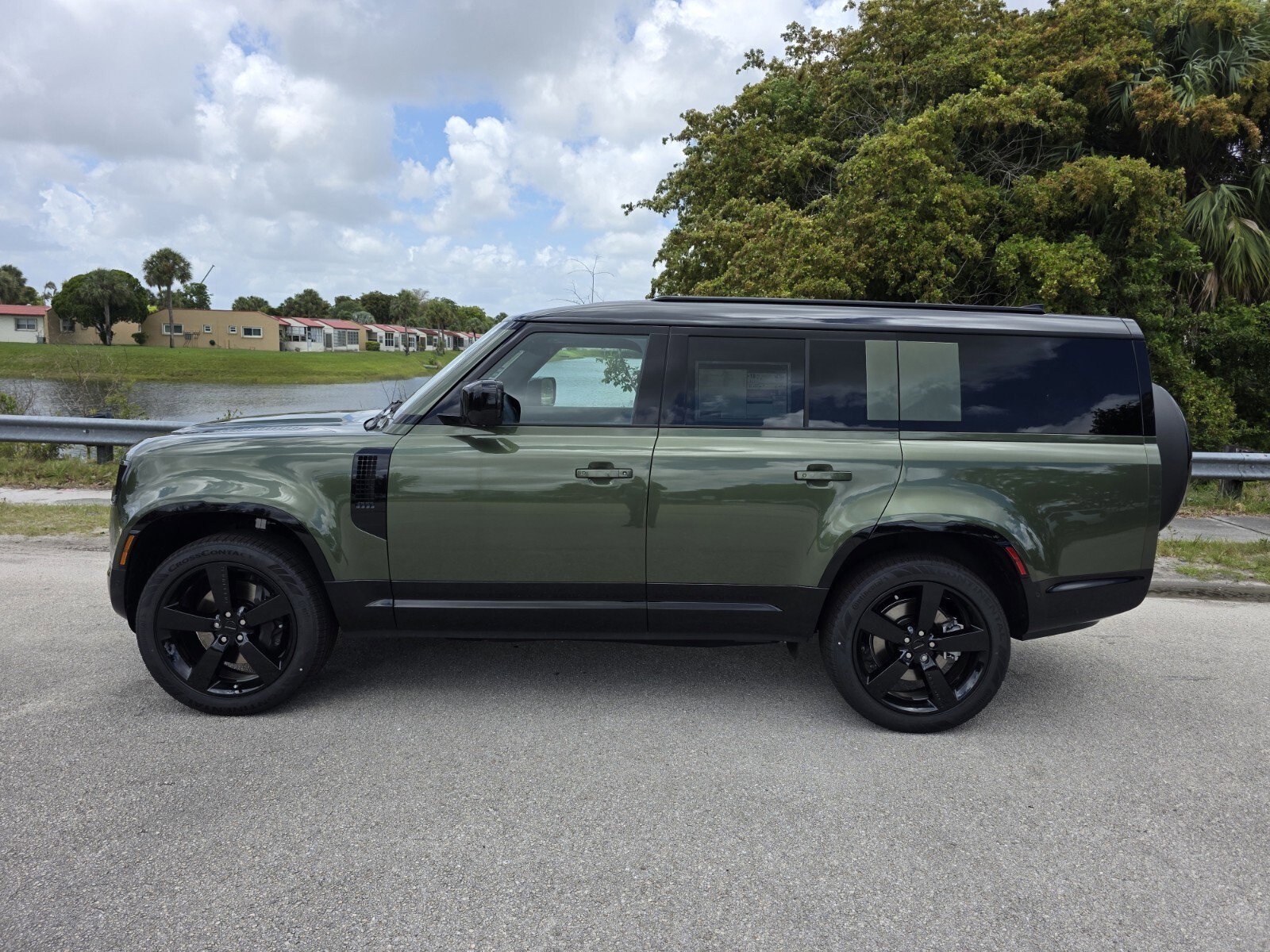 New 2026 Woolstone Green Land Rover P400 X-Dynamic SE image 7