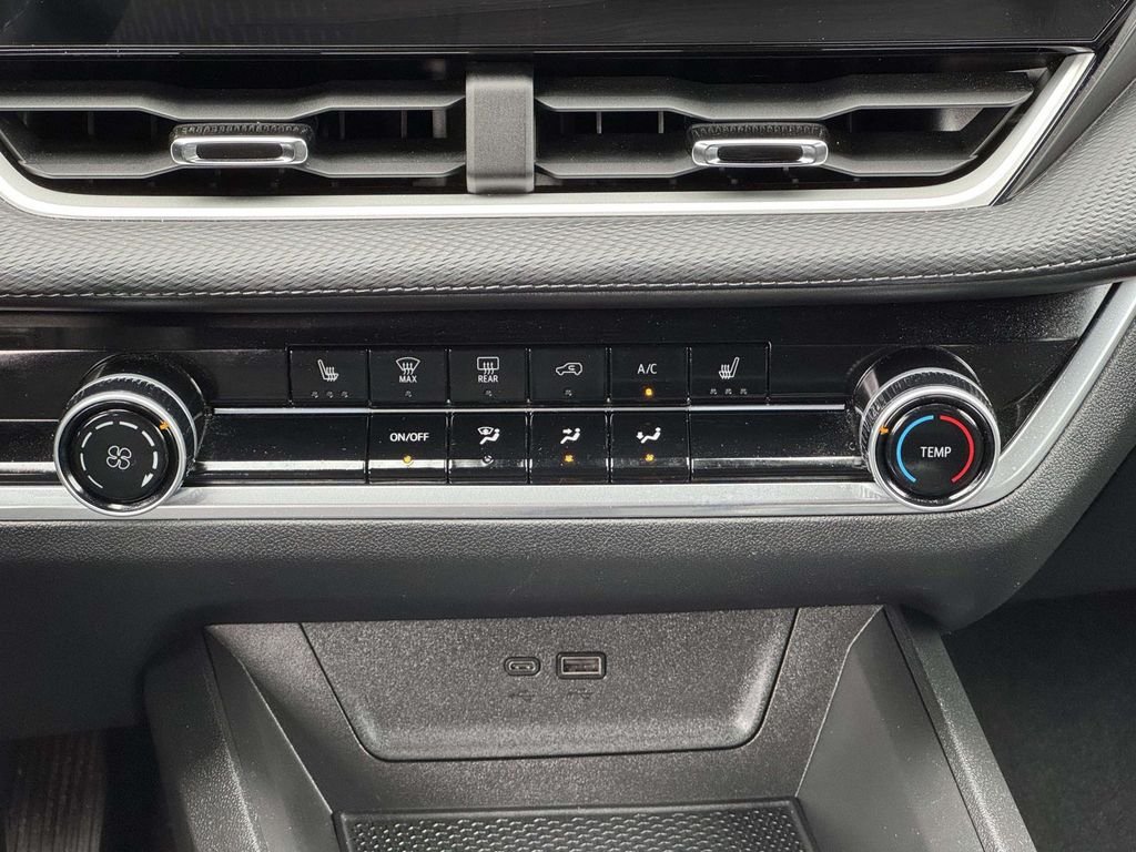 Used 2025 White Chevrolet LT image 5