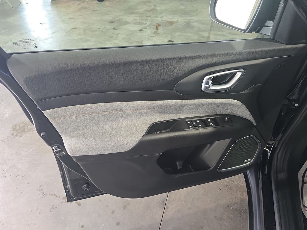 New 2026 Diamond Black Crystal Pearlcoat Jeep  image 12