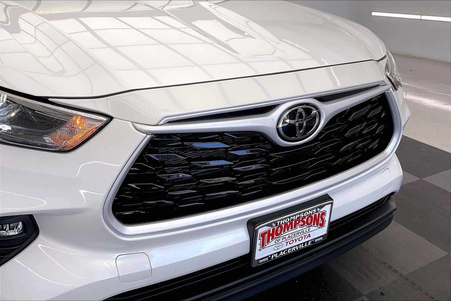 Used 2026 Wind Chill Pearl Toyota XLE image 31