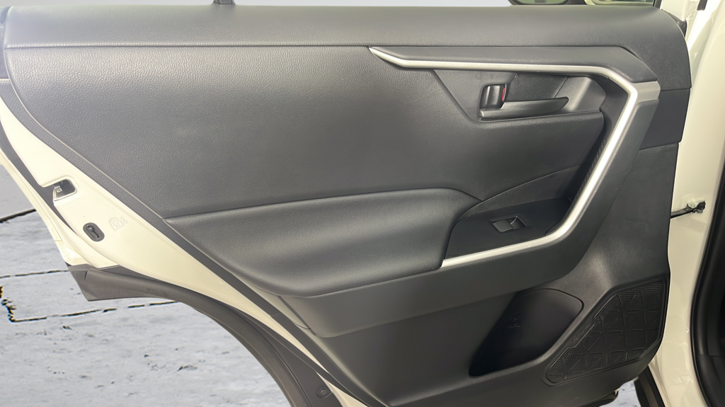 2022 Toyota RAV4 LE - Photo 41