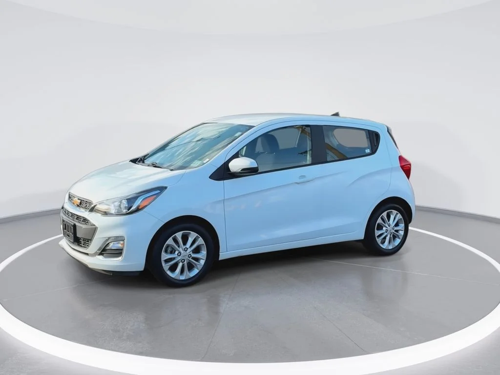 Used 2021 White Chevrolet 1LT image 5