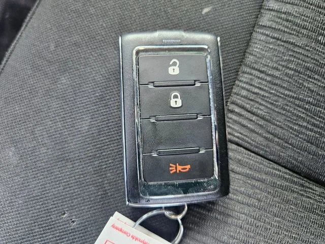 Used 2023  Jeep Laredo image 30