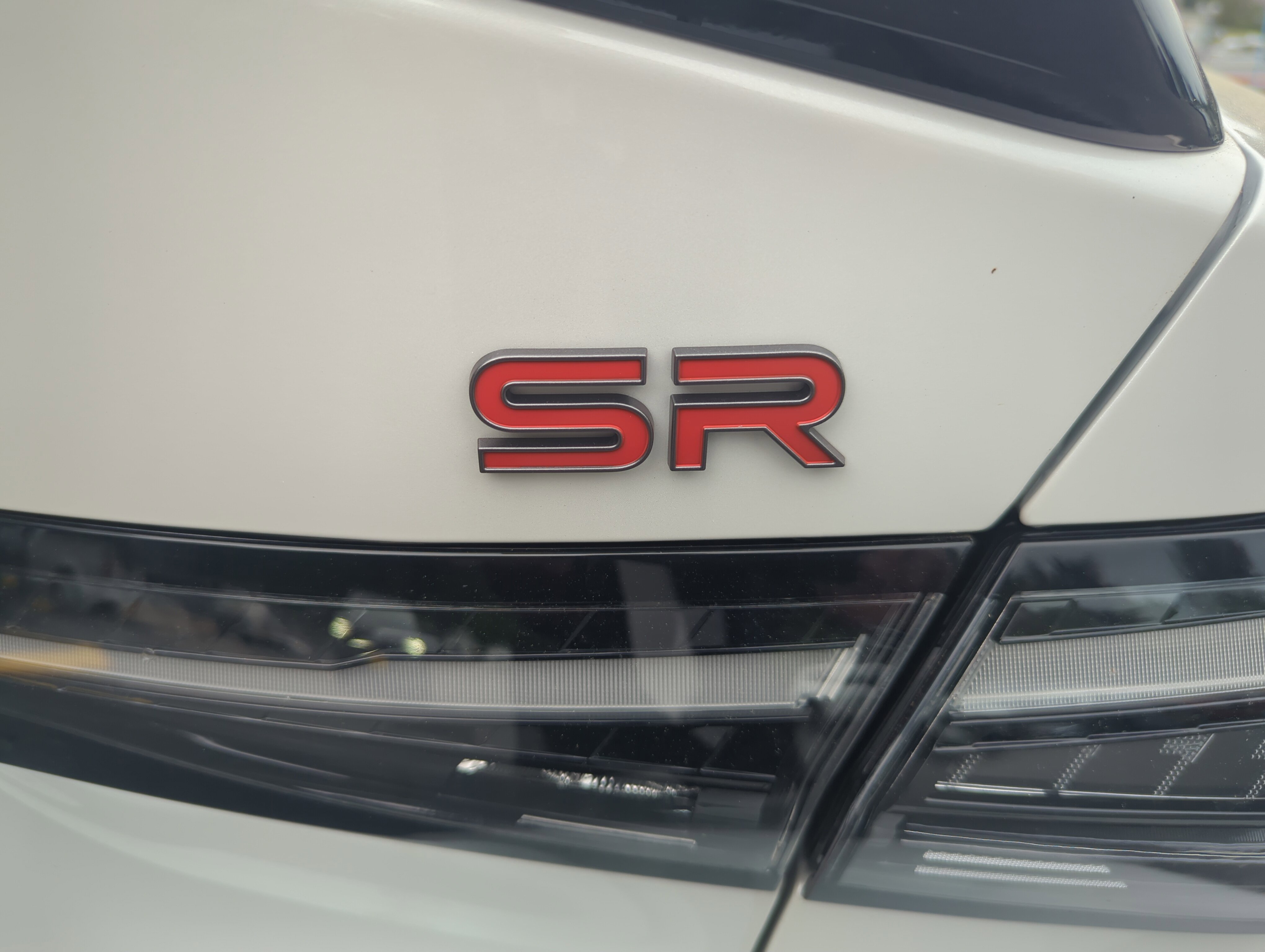 New 2026 Aspen White Tricoat/Super Black Nissan SR image 5