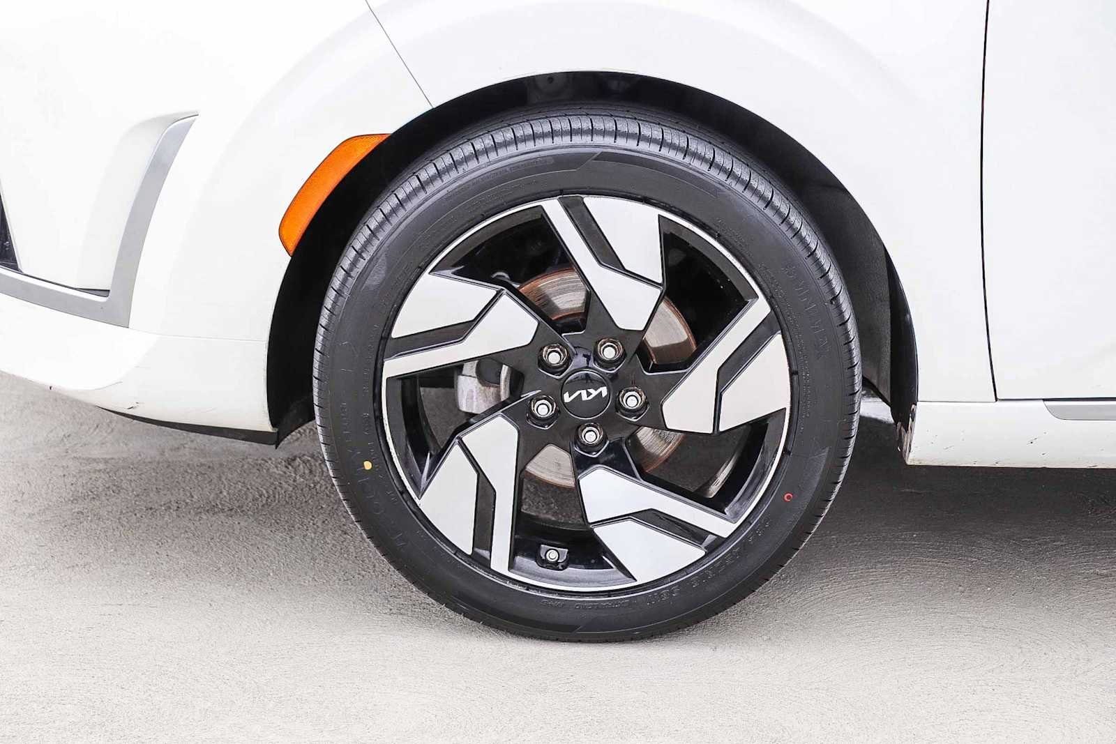 Used 2023 Snow White Pearl Kia GT-Line image 12