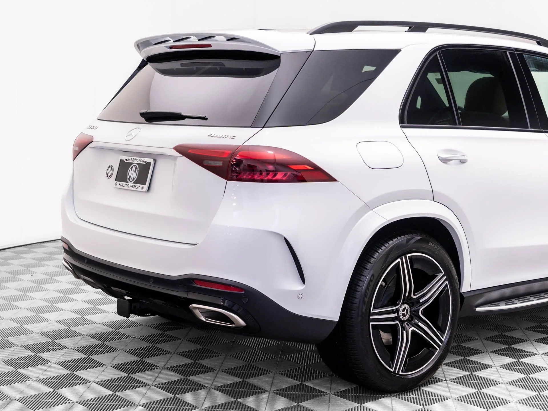 New 2026 White Mercedes-Benz GLE 580 image 35