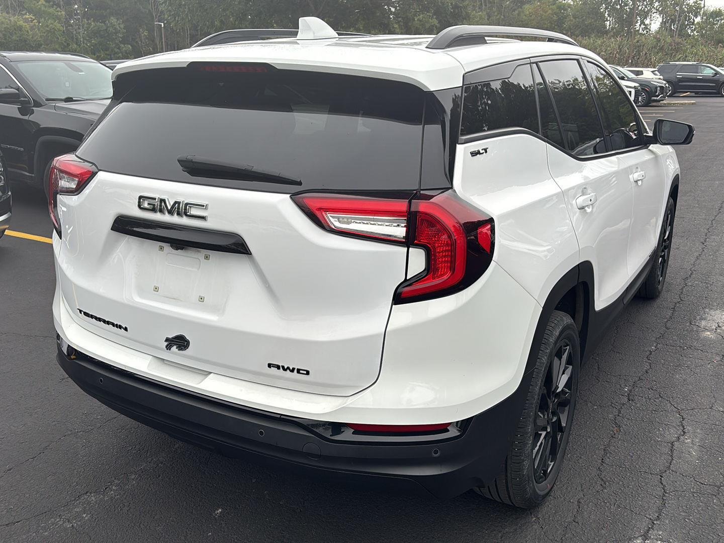Used 2023 Summit White GMC SLT image 7