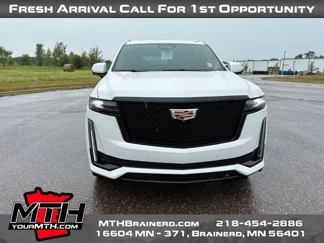 Used 2023 White Cadillac Sport Platinum image 3
