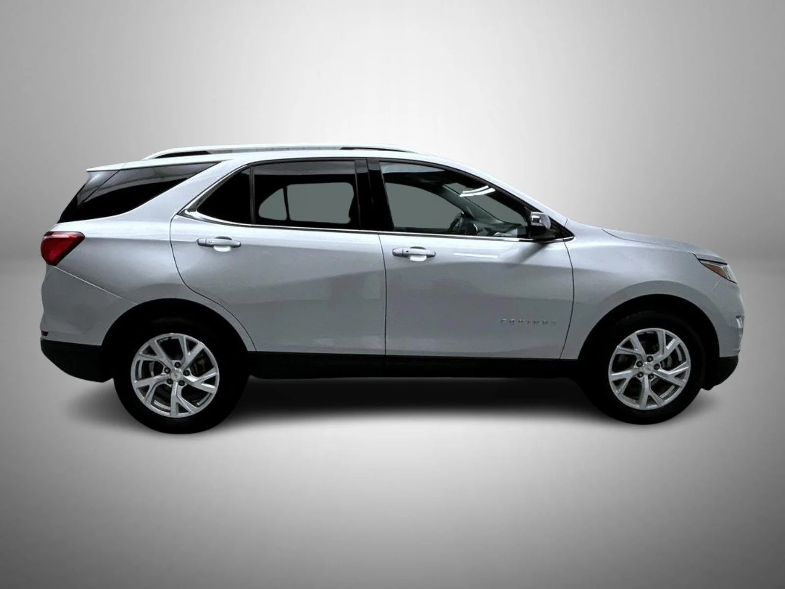 Used 2018 Silver Chevrolet Premier image 4
